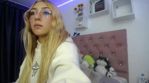 Snapshot of bonny_clyde_xx_ chatting on October 9, 2025, 4:32 am Soffy Brooks Independent model online show from October 9, 2025, 4:32 am