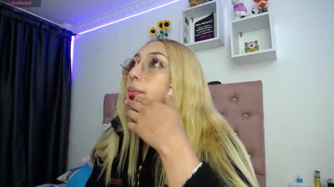 Snapshot of bonny_clyde_xx_ chatting on October 13, 2025, 5:07 am Soffy Brooks Independent model online show from October 13, 2025, 5:07 am