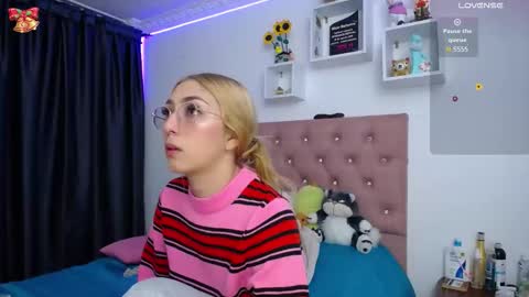 Snapshot of bonny_clyde_xx_ chatting on October 25, 2025, 5:26 am Soffy Brooks Independent model online show from October 25, 2025, 5:26 am