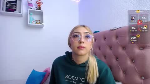 Snapshot of bonny_clyde_xx_ chatting on November 16, 2025, 4:29 am Soffy Brooks Independent model online show from November 16, 2025, 4:29 am