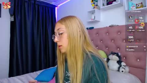 Snapshot of bonny_clyde_xx_ chatting on November 20, 2025, 5:40 am Soffy Brooks Independent model online show from November 20, 2025, 5:40 am