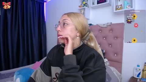 Snapshot of bonny_clyde_xx_ chatting on December 14, 2025, 3:12 am Soffy Brooks Independent model online show from December 14, 2025, 3:12 am