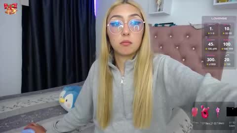 Snapshot of bonny_clyde_xx_ chatting on December 15, 2025, 3:33 am Soffy Brooks Independent model online show from December 15, 2025, 3:33 am