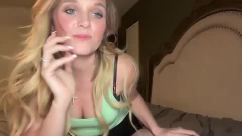 booksnlooksgirl online show from December 17, 2024, 3:06 am