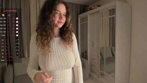Snapshot of bootyfruttycutie chatting on October 3, 2025, 7:22 pm Ella online show from October 3, 2025, 7:22 pm