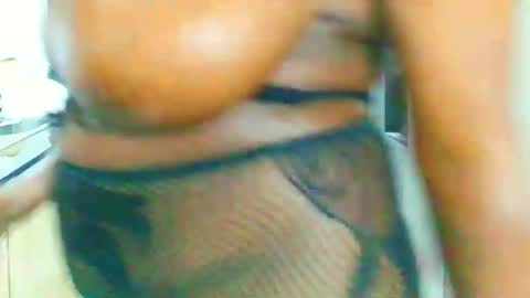 Snapshot of bootylicious_1_ chatting on January 13, 2025, 6:59 pm vee online show from January 13, 2025, 6:59 pm