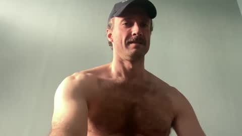 Snapshot of bottommanbln chatting on October 25, 2025, 10:23 am bottommanbln online show from October 25, 2025, 10:23 am