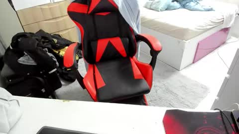 Snapshot of boy_boy22 chatting on December 14, 2025, 11:53 pm boy_boy22 online show from December 14, 2025, 11:53 pm