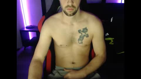 boy_t0y89 online show from January 13, 2025, 5:55 am