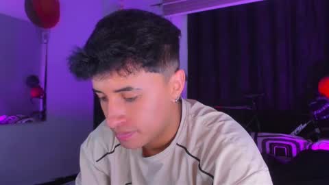 miguel  online show from February 28, 2025, 11:34 pm