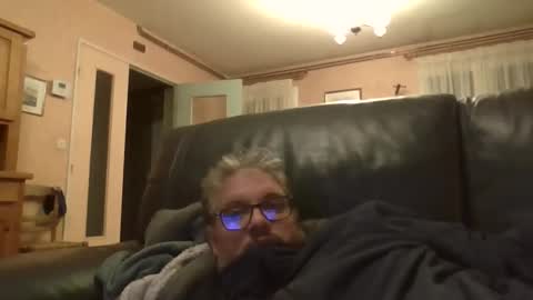 bozo81 online show from November 5, 2025, 4:29 pm