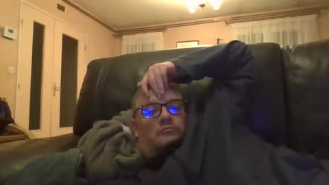 bozo81 online show from November 20, 2025, 8:08 pm