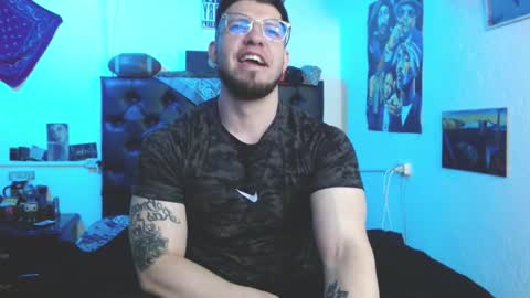 brad hot boy online show from November 28, 2025, 6:10 pm