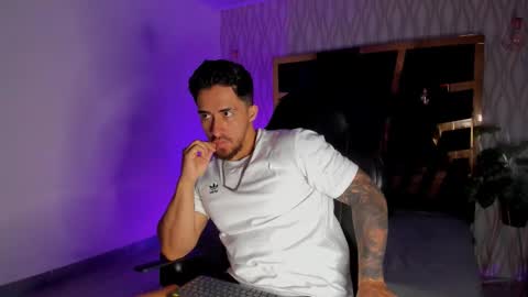 Snapshot of brad_summer chatting on December 4, 2025, 5:21 pm brad summer online show from December 4, 2025, 5:21 pm