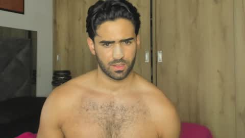 bradleymartin7 online show from February 6, 2025, 6:29 am