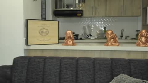 bradleymartin7 online show from February 8, 2025, 6:01 am