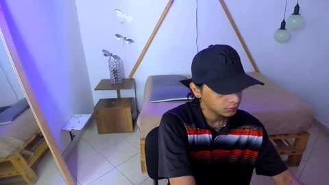 Snapshot of brand_hades chatting on October 27, 2025, 8:24 pm B R A N D online show from October 27, 2025, 8:24 pm