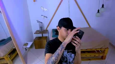 Snapshot of brand_hades chatting on November 2, 2025, 2:25 am B R A N D online show from November 2, 2025, 2:25 am