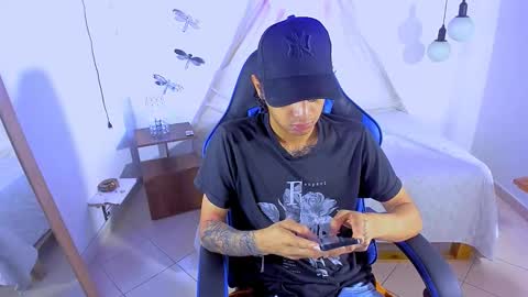 Snapshot of brand_hades chatting on November 5, 2025, 12:27 pm B R A N D online show from November 5, 2025, 12:27 pm