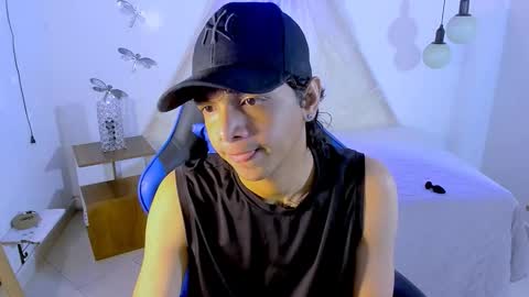 Snapshot of brand_hades chatting on November 11, 2025, 2:17 pm B R A N D online show from November 11, 2025, 2:17 pm