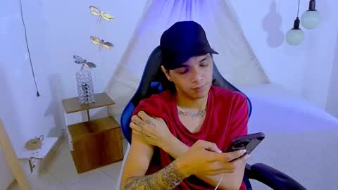 Snapshot of brand_hades chatting on November 12, 2025, 2:39 pm B R A N D online show from November 12, 2025, 2:39 pm