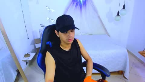 Snapshot of brand_hades chatting on November 15, 2025, 5:38 am B R A N D online show from November 15, 2025, 5:38 am