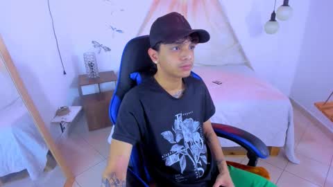 Snapshot of brand_hades chatting on November 23, 2025, 6:57 am B R A N D online show from November 23, 2025, 6:57 am