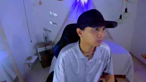 Snapshot of brand_hades chatting on November 26, 2025, 11:33 am B R A N D online show from November 26, 2025, 11:33 am