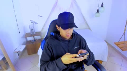 Snapshot of brand_hades chatting on December 1, 2025, 9:36 am B R A N D online show from December 1, 2025, 9:36 am