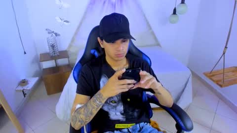 Snapshot of brand_hades chatting on December 4, 2025, 1:15 am B R A N D online show from December 4, 2025, 1:15 am