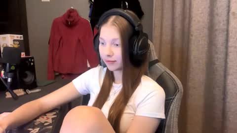 Snapshot of brandamatteson chatting on November 3, 2025, 3:13 pm Alice online show from November 3, 2025, 3:13 pm