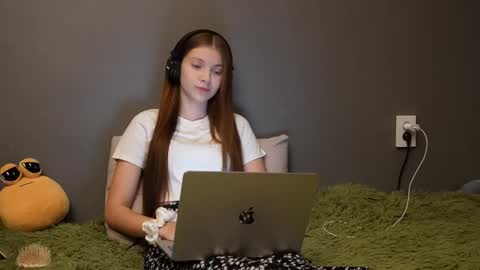 Snapshot of brandamatteson chatting on December 1, 2025, 2:11 pm Alice online show from December 1, 2025, 2:11 pm