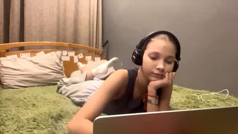 Snapshot of brandamatteson chatting on December 3, 2025, 4:05 pm Alice online show from December 3, 2025, 4:05 pm