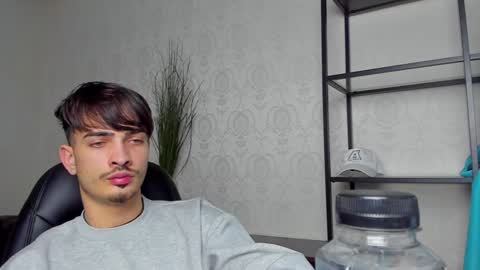 Snapshot of brandontatex chatting on December 4, 2024, 3:32 pm BrandonTateX online show from December 4, 2024, 3:32 pm