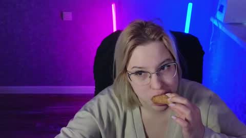 Belle  online show from February 13, 2025, 3:07 am