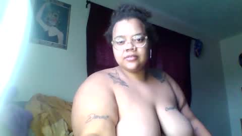 Snapshot of brattybee200 chatting on October 26, 2025, 4:35 pm brattybee200 online show from October 26, 2025, 4:35 pm