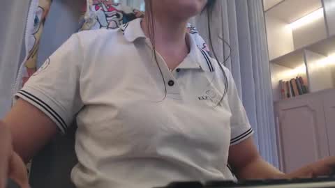 Snapshot of breakfastwithtiffanys chatting on October 26, 2025, 7:20 pm breakfastwithtiffanys online show from October 26, 2025, 7:20 pm