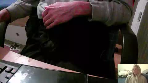 Snapshot of bremer64 chatting on October 19, 2025, 10:27 am bremer64 online show from October 19, 2025, 10:27 am