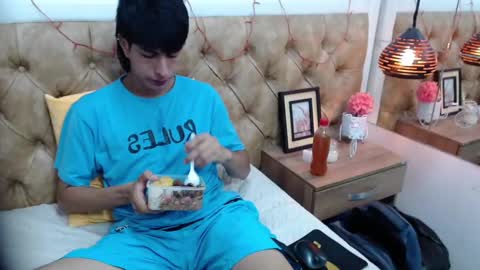 Esteban online show from February 15, 2025, 1:42 am