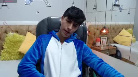 Esteban online show from March 12, 2025, 2:30 am