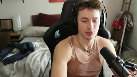 Snapshot of brentonverde chatting on December 7, 2024, 4:47 pm brentonverde online show from December 7, 2024, 4:47 pm