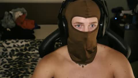 Snapshot of brentonverde chatting on November 11, 2025, 11:27 pm brentonverde online show from November 11, 2025, 11:27 pm