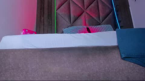 B R I A  online show from December 5, 2025, 7:54 pm