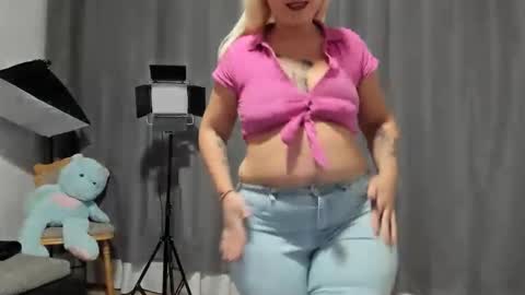 BriaShine online show from December 14, 2025, 4:56 pm