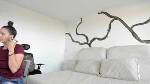 Snapshot of bridgetrodriguez chatting on January 24, 2025, 12:31 pm online show from January 24, 2025, 12:31 pm