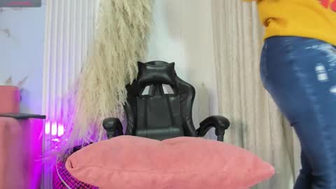 Snapshot of bridgetrodriguez chatting on September 21, 2025, 11:45 am online show from September 21, 2025, 11:45 am