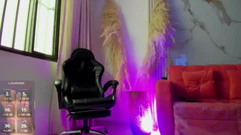 Snapshot of bridgetrodriguez chatting on October 17, 2025, 12:41 pm online show from October 17, 2025, 12:41 pm