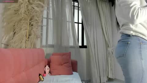 Snapshot of bridgetrodriguez chatting on December 14, 2025, 11:48 am online show from December 14, 2025, 11:48 am