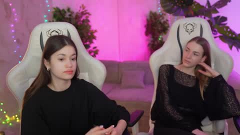 Snapshot of bright_diamonds_054 chatting on February 13, 2025, 2:42 pm Diamonds Girls online show from February 13, 2025, 2:42 pm