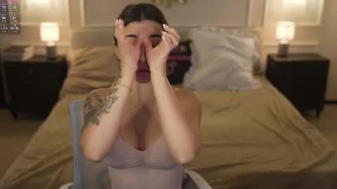 Diamonds Girls online show from November 3, 2025, 7:42 am